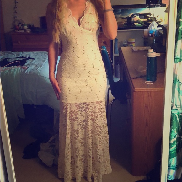 Lacey off-white prom dress 🌹 - Picture 1 of 8